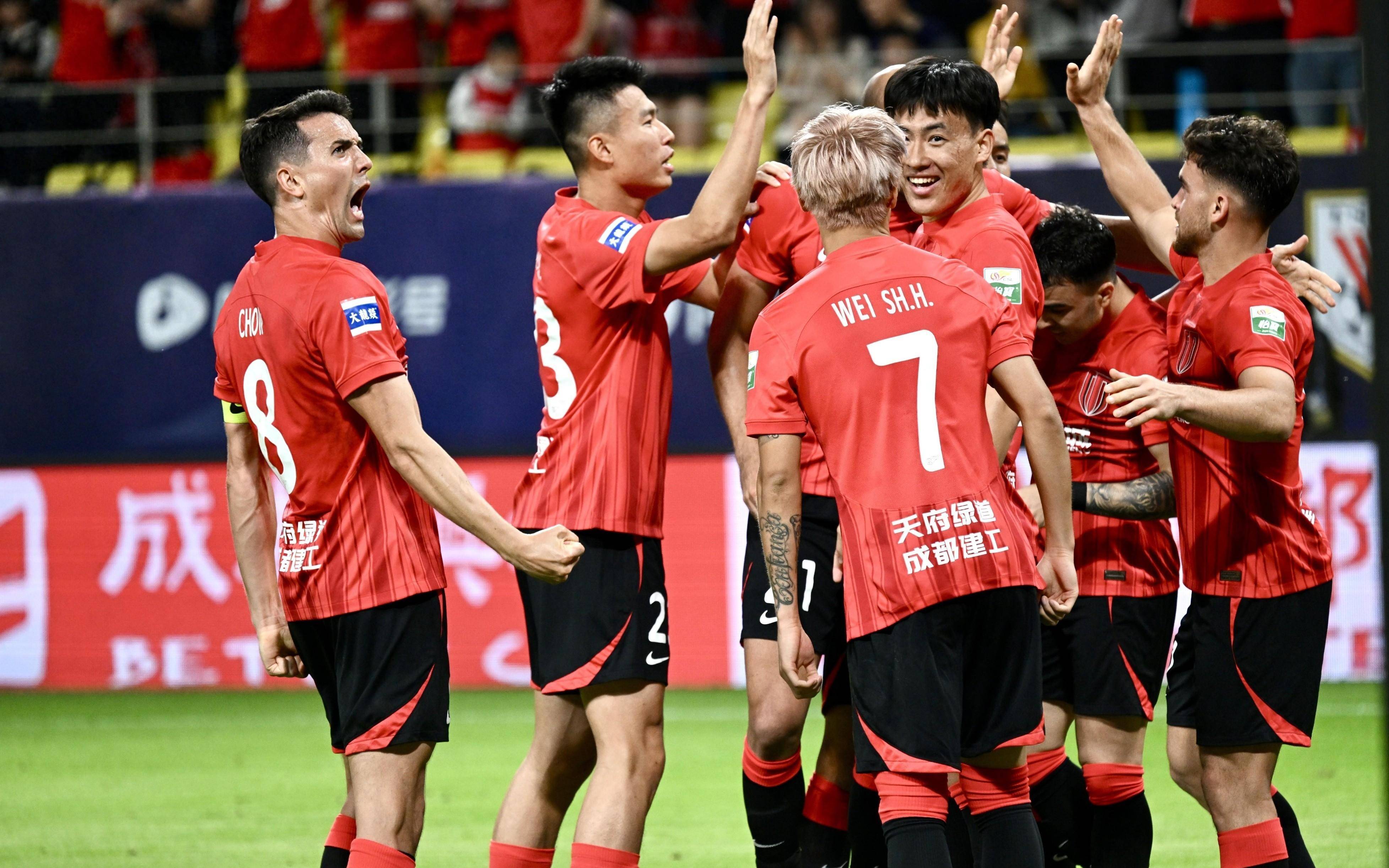 成都蓉城赛前单刀错失,志在全明星赛名次提升,球迷炸锅,赛季目标并未改变(浙江球迷围堵成都蓉城) 成都蓉城赛前单刀错失,志在全明星赛名次提升,球迷炸锅,赛季目标并未改变(浙江球迷围堵成都蓉城)