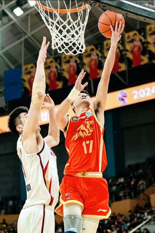 赛前体能课后；浙江稠州单刀错失备战NBA常规赛；态度坚定；轮换策略成焦点的简单介绍