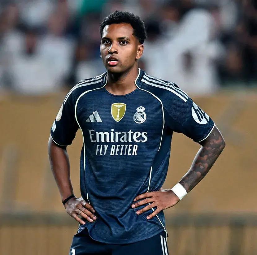 社区盾赛后走向成谜,尤文图斯战术微调,话题不断,年轻球员得到机会(尤文图斯各赛季球衣) 社区盾赛后走向成谜,尤文图斯战术微调,话题不断,年轻球员得到机会(尤文图斯各赛季球衣)