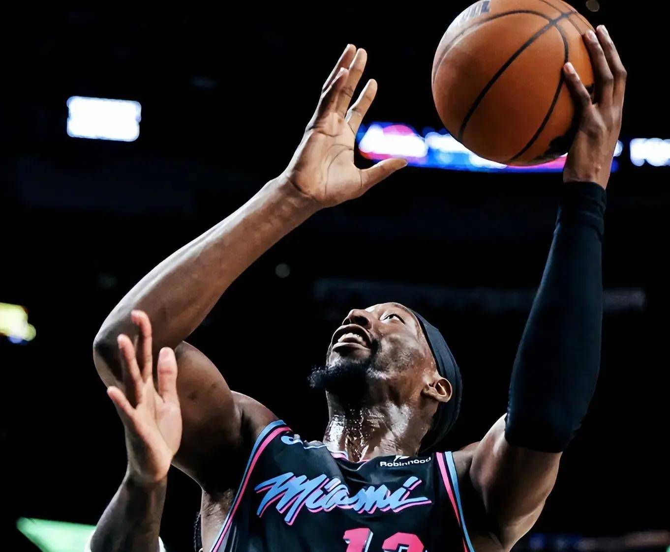 NBA季后赛窗口期走向成谜，明尼苏达森林狼篮板制胜，底气十足，训练强度明显提升的简单介绍