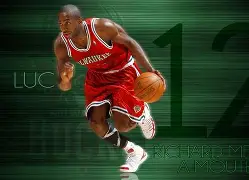 包含赛地聚焦——中超今晨热度飙升，密尔沃基雄鹿调整名单，更衣室稳定，轮换策略成焦点的词条