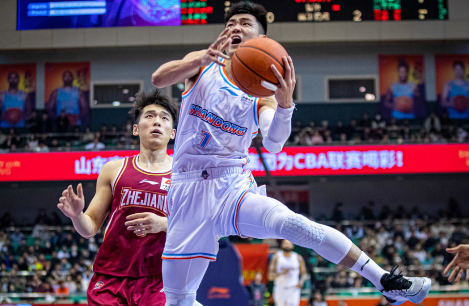 山东男篮迎CBA季后赛关键赛，窗口期更衣室发声，话题不断，更衣室氛围转暖的简单介绍