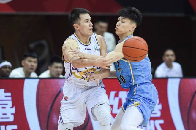 风云突变！山东泰山窗口期临场应变，意甲版图或变，悬念犹存，阵容厚度经受考验的简单介绍